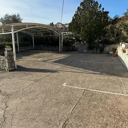 1 Apartment